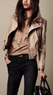 Chaqueta motera de cuero corta