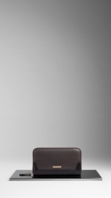 London Leather Ziparound Wallet
