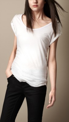 Camiseta en tejido jersey con detalle de trabillas