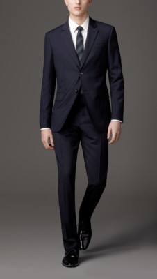 CLASSIC FIT VIRGIN WOOL SUIT