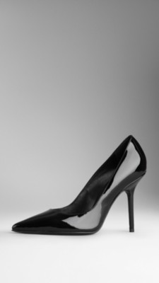 Point-Toe Patent Pumps