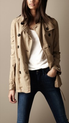 Trench coat corto en algodón y lino