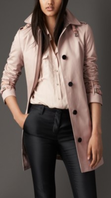 Trench-coat en gabardine avec touches de cuir velours