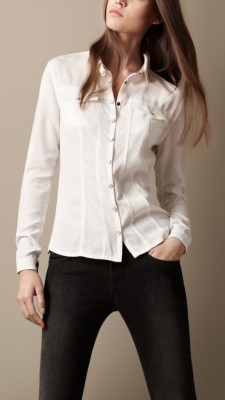 Camisa vaquera de líneas definidas
