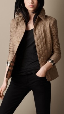 Chaqueta corta acolchada