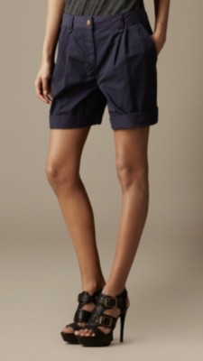 Pantalones cortos en sarga de algodón con frontal de pinzas