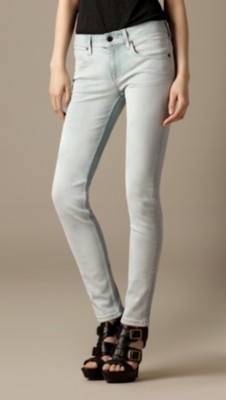 Vaqueros de corte ajustado Kensington con efecto espray blanco