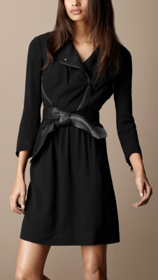 Vestido de inspiración motera en crepé