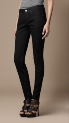 Vaqueros ajustados Kensington de color negro