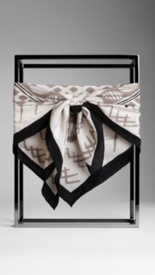 Prorsum Graphic Silk Square