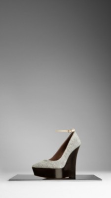 Point-Toe Wedge Platform Pumps