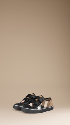 Canvas Check Trainers