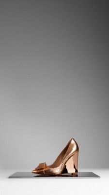 Bow Detail Python Pump
