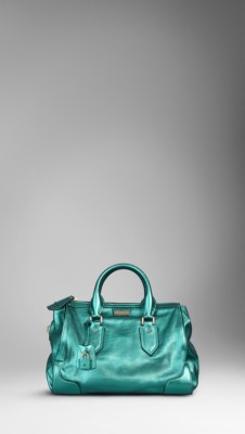 Bolso tote grande en cuero metalizado