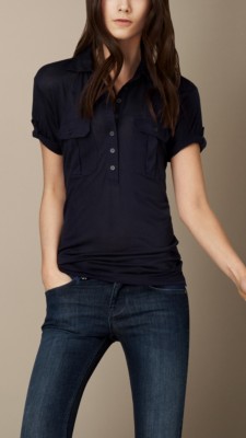 Polo con bolsillos de estilo militar