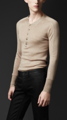 Camiseta estilo henley en lana y seda con contrastes