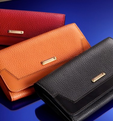 SHOP WOMEN'S GIFTS