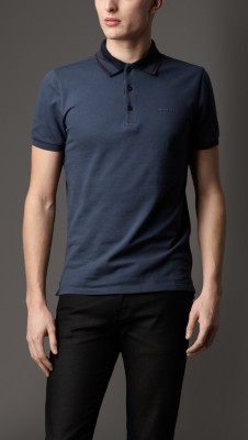 Polo con cuello a rayas