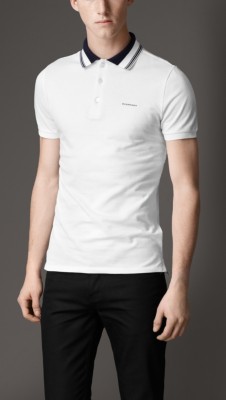 Polo con cuello a rayas