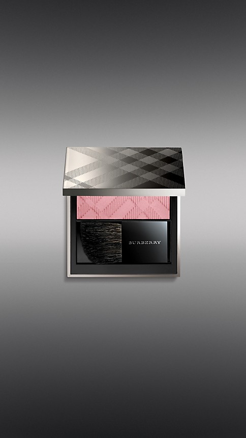 Color English rose: new Burberry cosmetics