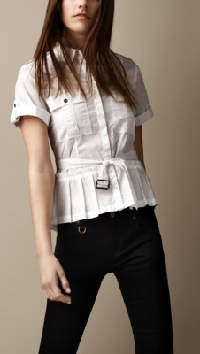 Camisa militar con sobrefalda