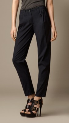 Pantalones con frontal de pinzas en sarga de algodón