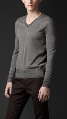 Jersey con cuello de pico en cachemir y seda