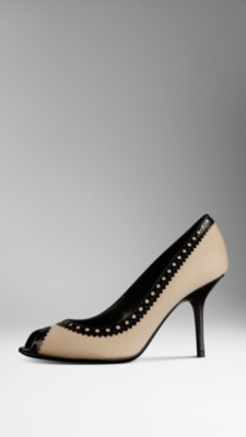 Brogue Detail Pumps