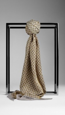Painted Oak Leaf Print Scarf