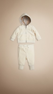 Conjunto de chaqueta con capucha y pantalón en velour