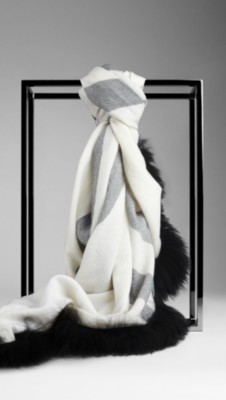Fur Trim Check Square