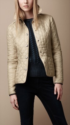 Chaqueta acolchada corta