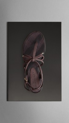Bow Detail Leather Sandals