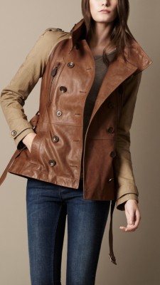 Trench coat corto en cuero con cuello alzado