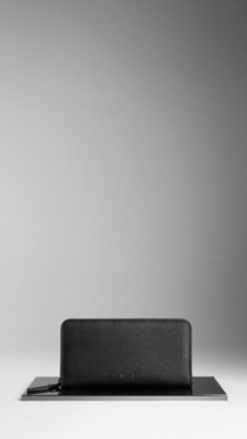 London Leather Ziparound Wallet