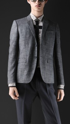 Chaqueta corta de corte cuadrado en tweed
