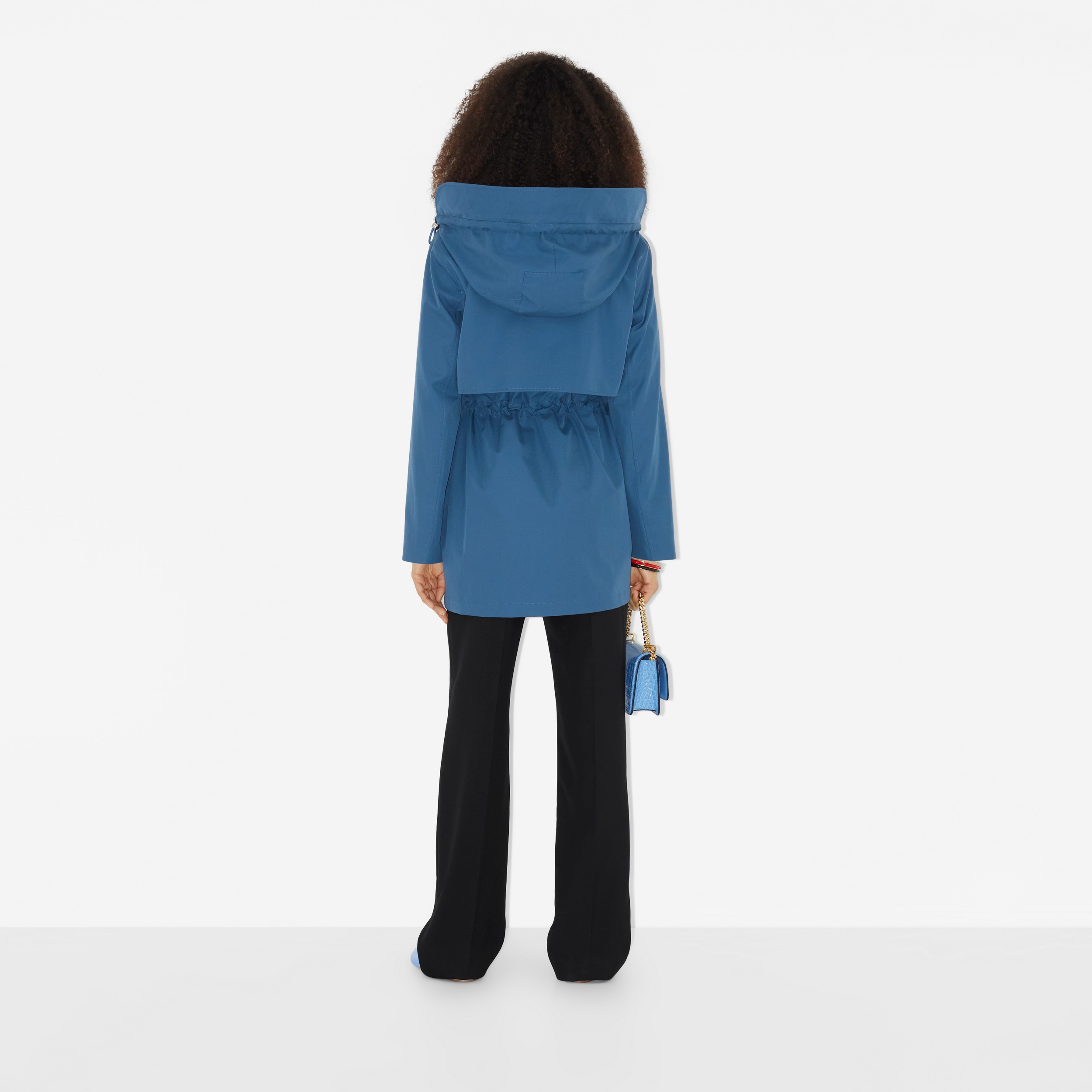 Parka en algodón de gabardina tropical con capucha (Azul Marino Discreto) - Mujer | Burberry® oficial - 4