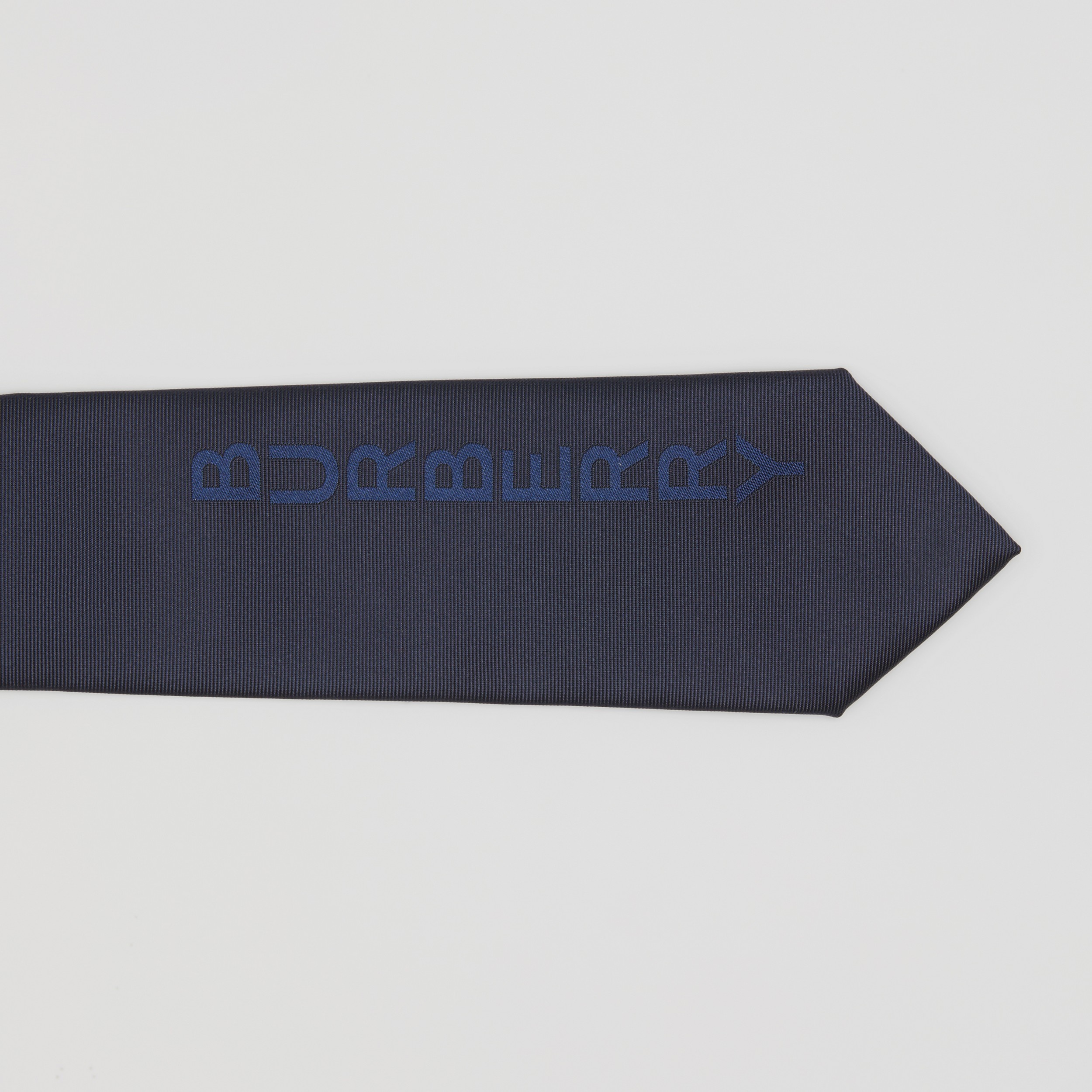 Klassisch geschnittene Seidenkrawatte mit Burberry-Schriftzug (Marineblau) - Herren | Burberry® - 2