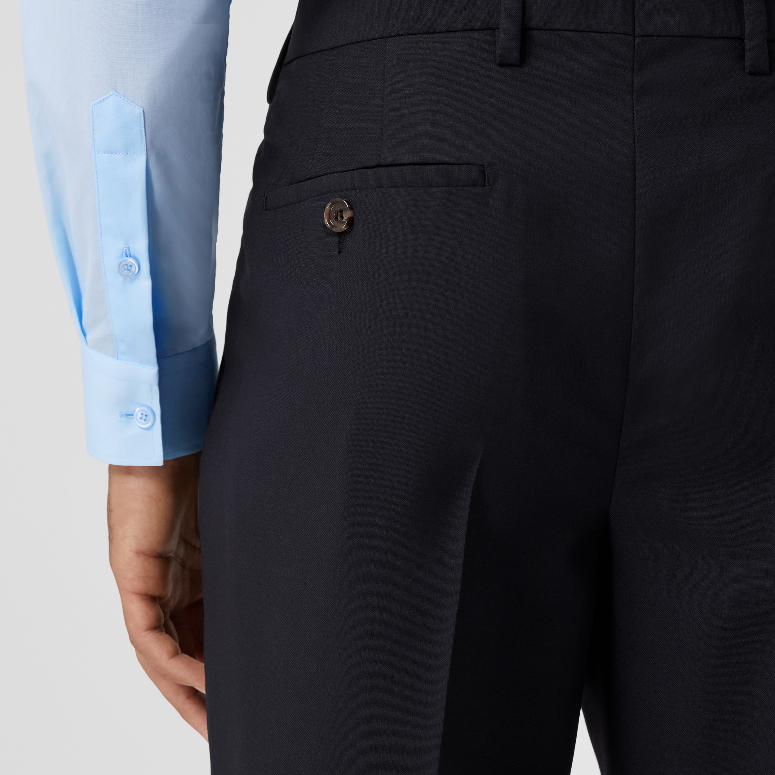 Pantaloni sartoriali dal taglio classico in lana e mohair (Navy) - Uomo | Sito ufficiale Burberry® - 2
