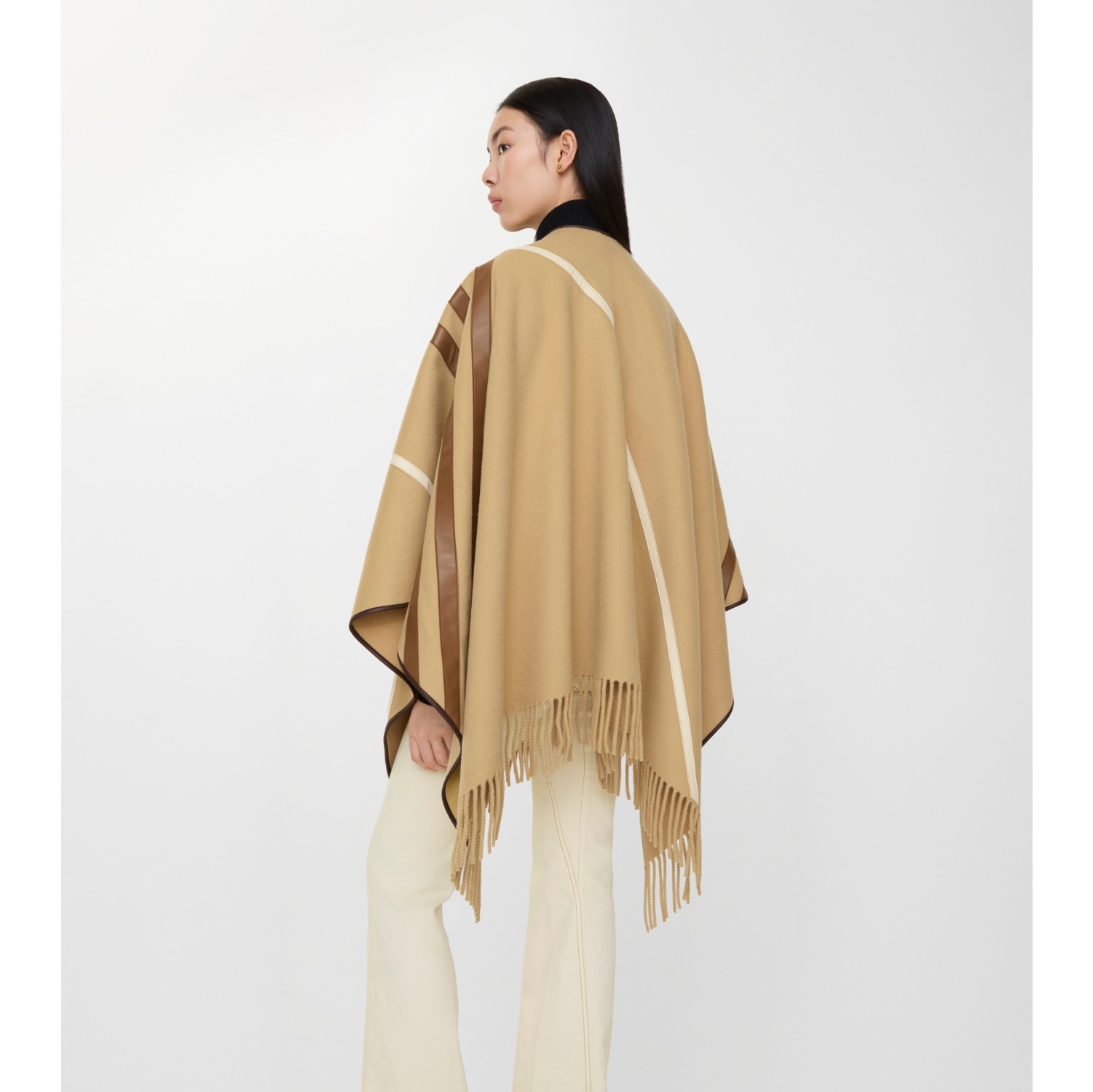 レザートリム カシミアケープ (サンドベージュ) | Burberry®公式サイト