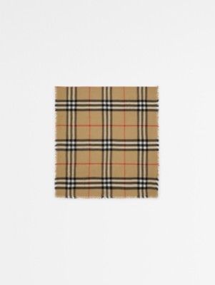 Burberry scarf hotsell real vs fake