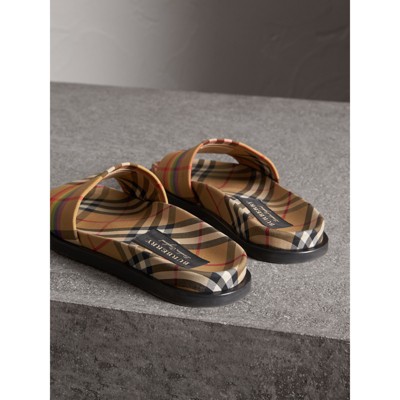 burberry flip flops men