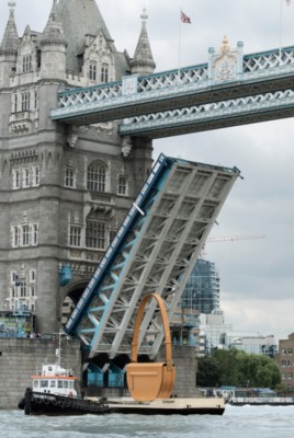 burberry handbag on thames