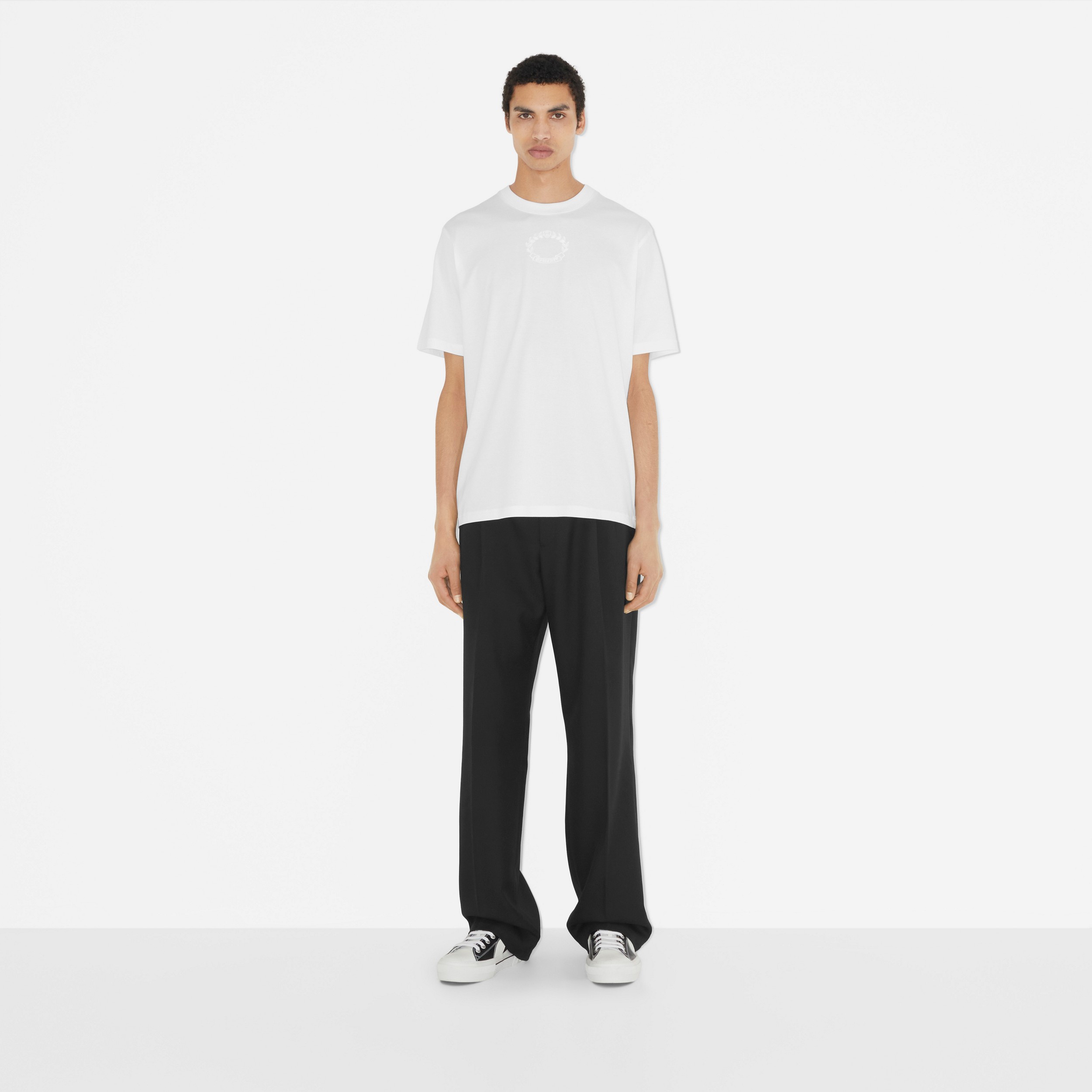 T-shirt en coton avec écusson feuille de chêne brodé (Blanc) - Homme | Site officiel Burberry® - 2