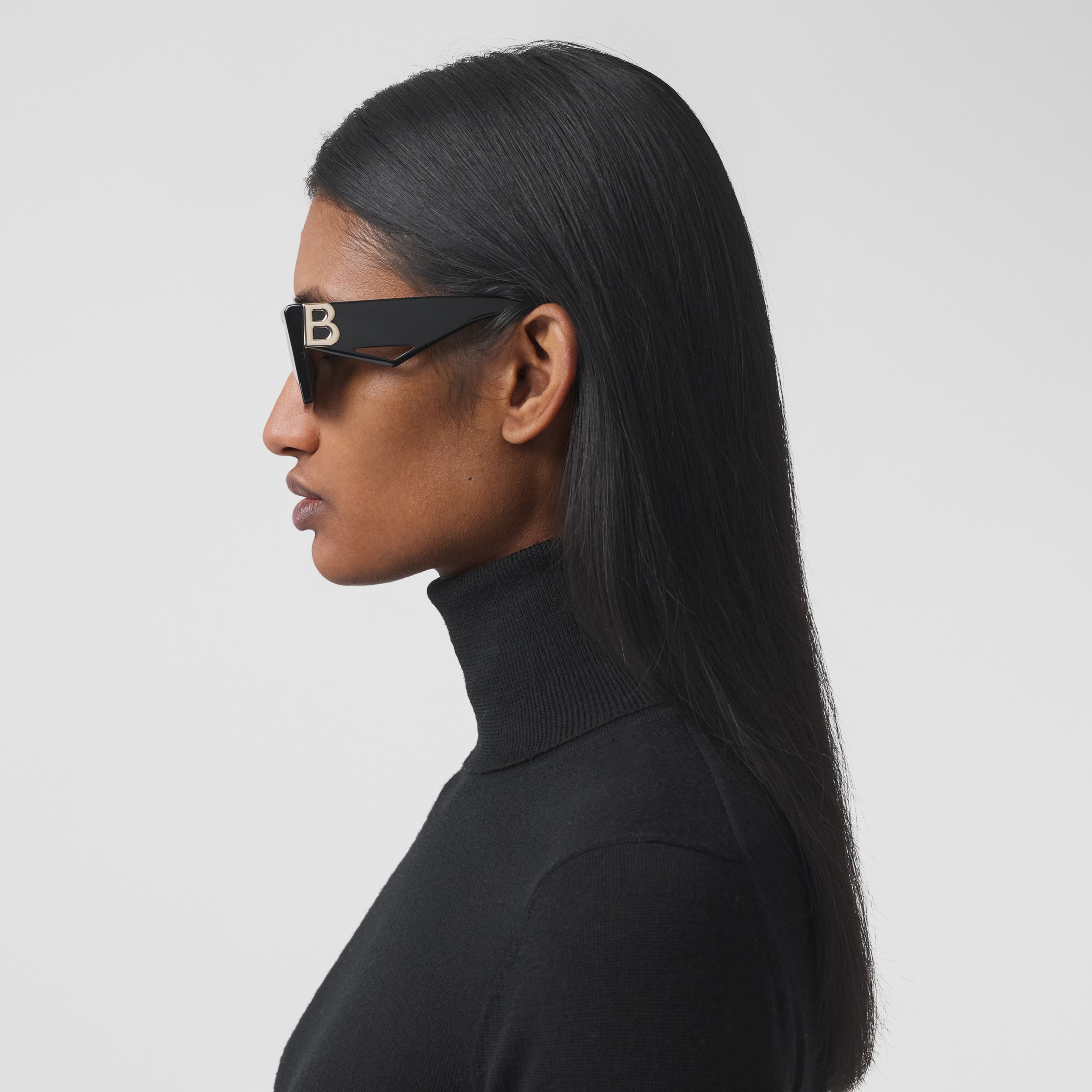 Rechteckige Sonnenbrille mit B-Motiv und Kette (Schwarz) - Damen | Burberry® - 3