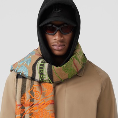 Cachecol de cashmere com estampa de montagem (Bege Clássico) | Burberry ...