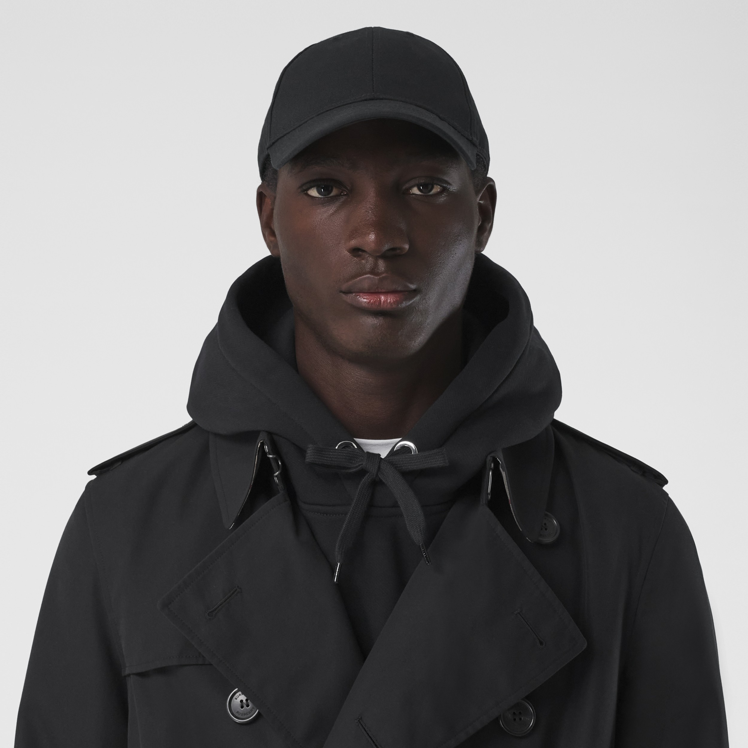 The Short Wimbledon Trench Coat in Black - Men | Burberry® Official