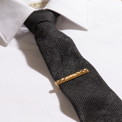 burberry check engraved tie bar