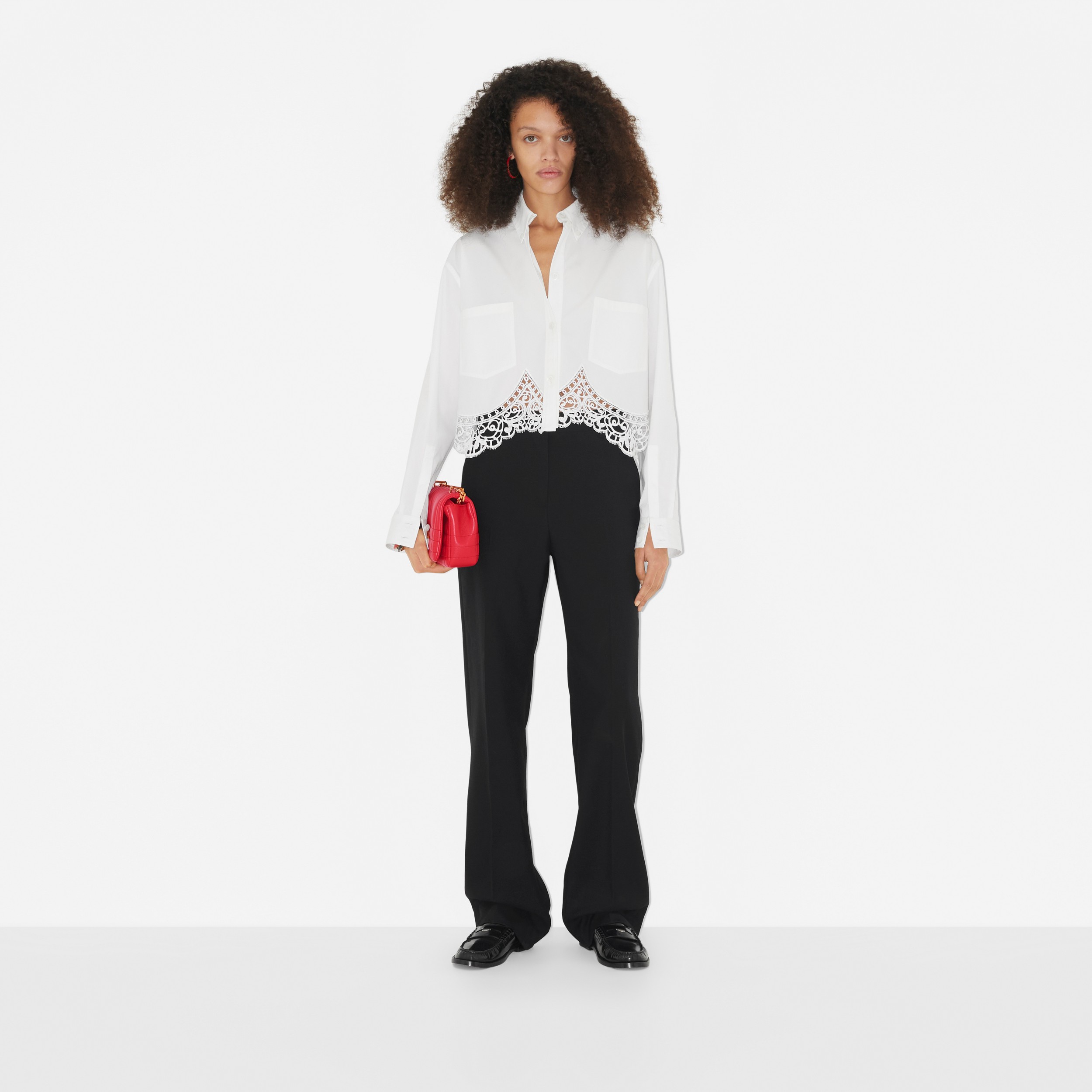 Camisa cropped de algodão com bainha de renda macramê (Branco Óptico) - Mulheres | Burberry® oficial - 2