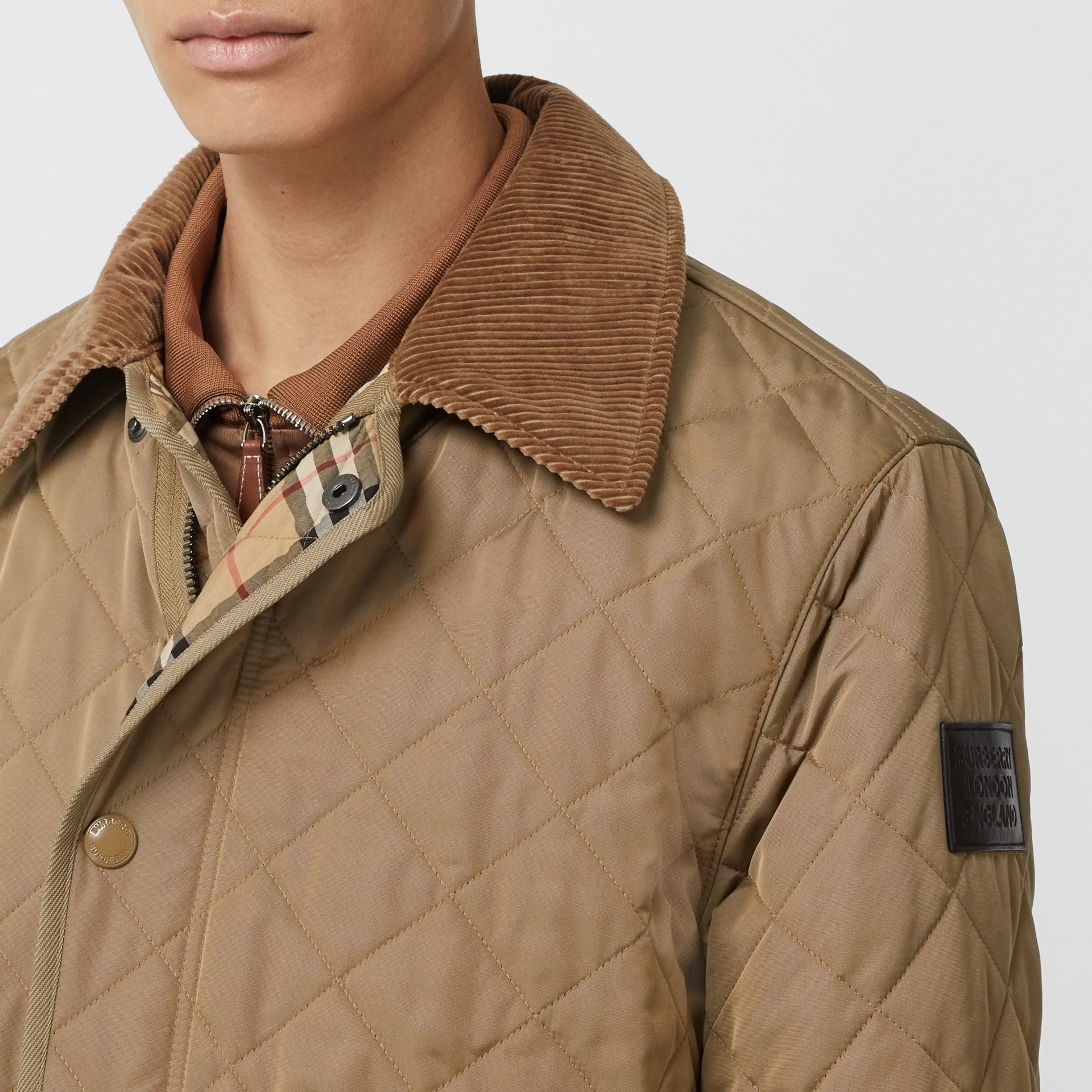 Diamond Quilted Thermoregulated Barn Jacket In Pale Granite Men